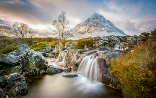 Картинка Шотландия, гора, Buachaille Etive Mòr, облака, Северо-Шотландское нагорье, камни, поток