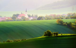 Картинка Чехия, поля, дома, Моравия, свет, деревья, часовня, весна, Май, утро