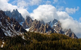 Картинка Италия, горы, пики, весна, лес, скалы, облака, небо, Доломитовые Альпы