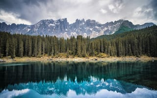 Картинка Lake Carezza, Italy, горы, Bozen, озеро, лес