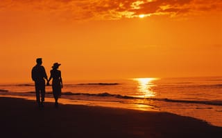 Картинка двое, sunset, couple, beach, walking, силуэты, вечер, пляж, море, закат