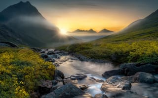Картинка горы, Норвегия, Romsdalen Valley, долина, Долина Ромсдален, речка, Norway, восход, ручей, рассвет