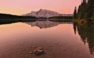 Обои Mount Rundle, Canada, лес, отражение, Two Jack Lake, горы, Банф, дно, Канада, Alberta, Альберта, озеро, Banff National Park