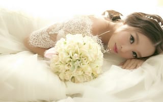 Картинка азиатка, цветы, букет, платье, свадьба, невеста, взгляд