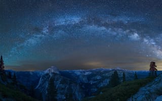 Обои Milky Way, Yosemite National Park, Калифорния, Национальный парк Йосемити, California, Йосемити, Млечный Путь, звёздное небо, горы, звёзды, Glacier Point