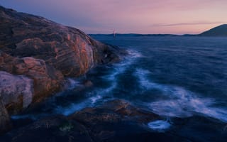 Картинка море, волны, вечер, скалы, камни, небо, берег, маяк