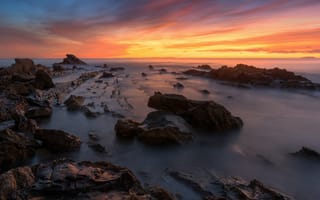 Картинка море, небо, горизонт, вечер, берег, закат, облака, камни