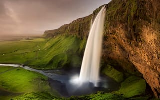 Картинка Исландия, мостик, речка, зелень, скалы, тропа, Seljalandsfoss waterfall, водопад