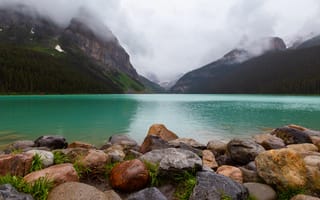 Картинка лес, пейзаж, вершины, камни, туман, берег, природа, горы