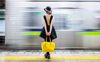 Картинка девушка, поезд