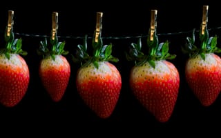 Картинка ягоды, клубника, прищепки, черный