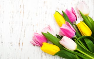 Картинка цветы, букет, yellow, тюльпаны, pink, wood, розовые, flowers