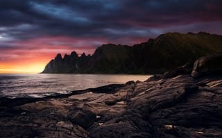 Картинка свет, закат, горы, природа, тучи, скалы, камни, берег