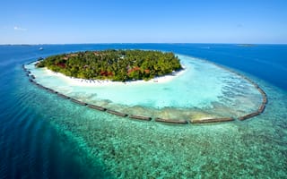 Картинка Мальдивы, Kurumba, домики, пляж, тропики, песок, остров, пальмы, море, солнце, горизонт