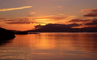 Картинка небо, вода, горы, река, холмы, облака, закат, озеро