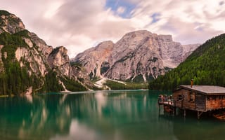 Картинка Dolomites, Italy, Альпы, озеро, Италия, лодочная станция, горы, лодки, Alps, Доломитовые Альпы