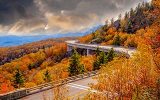 Картинка дорога, горы, виадук, пейзаж, леса, природа, мост, осень, тучи, Perry Hoag, США
