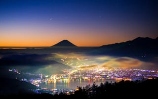 Картинка Япония, стратовулкан, 富士山, вечер, ночь, гора, остров Хонсю, Фудзияма, огни