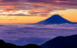 Картинка Япония, облака, свет, небо, остров Хонсю, Фудзияма, стратовулкан, гора, 富士山