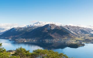 Картинка деревья, горы, дома, Норвегия, панорама, залив, Uskedal, берег