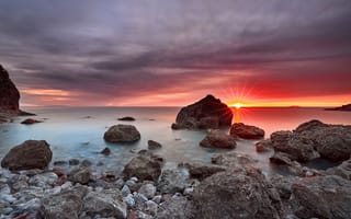 Картинка море, небо, солнце, облака, лучи, закат, свет, пейзаж