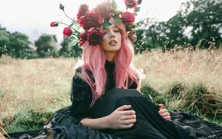 Картинка Alexandra Cameron, розовые волосы, розы, девушка