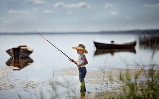 Картинка природа, Валерия Касперова, мальчик, рыбак, рыболов, озеро, малыш, лодки, рыбалка, ребёнок