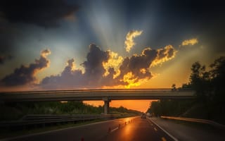 Картинка Трасса, облака, свет, небо, мост, машины