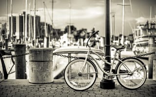 Картинка велосипед, мост, пристань для яхт, солнечный, лодки