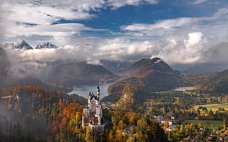 Картинка Германия, осень, облака, замок, деревья, горы, озеро, Бавария, небо, Нойшванштайн