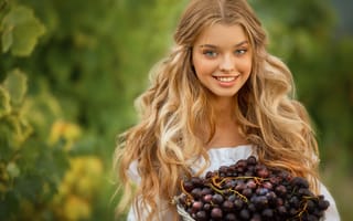 Картинка взгляд, Irina Nedyalkova, улыбка, девушка, виноград