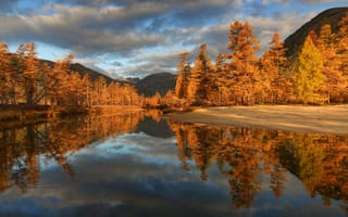Картинка осень, Пурга, Максим Евдокимов, отражение, деревья, Колыма, облака, горы, берега, река