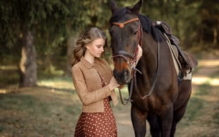 Картинка девушка, аллея, платье, лошадь, деревья, парк, конь, куртка, Виктория Дубровская, природа, животное