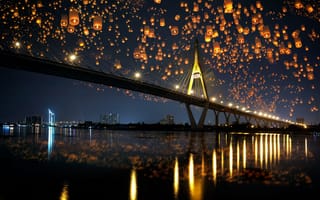 Картинка ночь, мост, здания, город, отражение, фестиваль, река, Таиланд, берег, фонарики, освещение, вечер