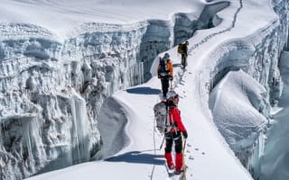 Картинка альпинистов, солнце, горы, зима, снег, лед, экстремальный спорт, тени, скалы, трасса