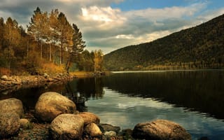 Картинка осень, река, природа, холмы, камни, лес