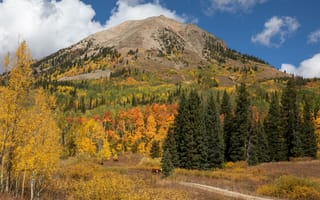 Картинка дорога, осень, природа, небо, облака, деревья, лес, горы