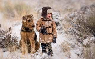 Обои мальчик, снег, собака, друзья