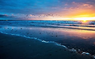 Картинка песок, море, небо, облака, волны, солнце, лучи, пляж