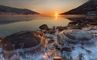 Картинка небо, солнце, водоем, камни, закат