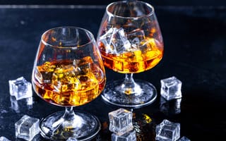 Картинка лед, кубики, бренди, коньяк, бокал