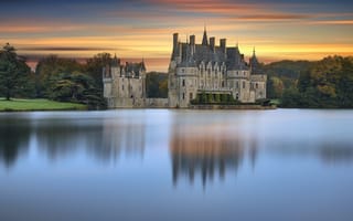 Обои вода, Chateau de la Bretesche, отражение, природа, парк, Южная Бретань, пейзаж, вечер, пруд, замок, Франция, Бретеш
