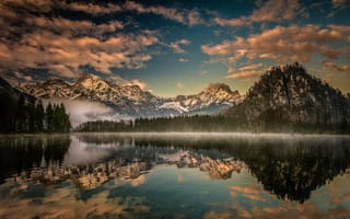Картинка лес, отражение, Austria, горы, Озеро Альмзе, Альпы, Австрия, Верхняя Австрия, Upper Austria, Lake Almsee, озеро, Alps