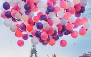 Картинка шарики, Франция, Париж, Эйфелева башня, Кристина Макеева, настроение, парапет, девушка, воздушные шары, платье, много