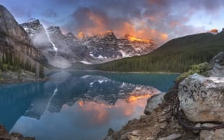 Картинка облака, горы, озеро, Альберта, национальный парк, леса, камни, пейзаж, отражение, утро, Canada, туман, Канада, Alberta, скалы, природа
