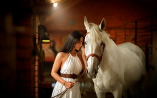 Обои конь, платье, настроение, лошадь, девушка, Тамара, конюшня, закрытые глаза, Ando Sargsyan