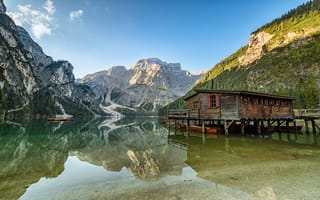 Картинка горы, озеро, домик, отражение