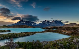 Картинка небо, облака, растительность, горы, берег, голубой, озеро, синева