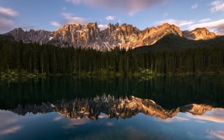 Картинка лес, горы, водоем, озеро Карецца, отражение