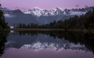 Картинка лес, горы, вечер, водоем, отражение